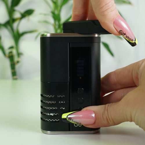 Inserting the mouthpiece on the Arizer GO SRT vaporizer.