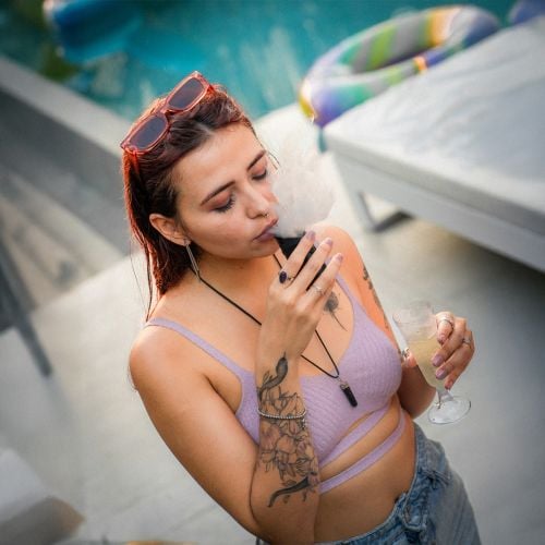 Dr. Dabber Ghost 2 concentrate vaporizer being used by a woman