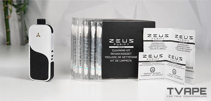 Le vaporisateur AirVape Legacy Core est présenté ici avec le kit de nettoyage Zeus Purify