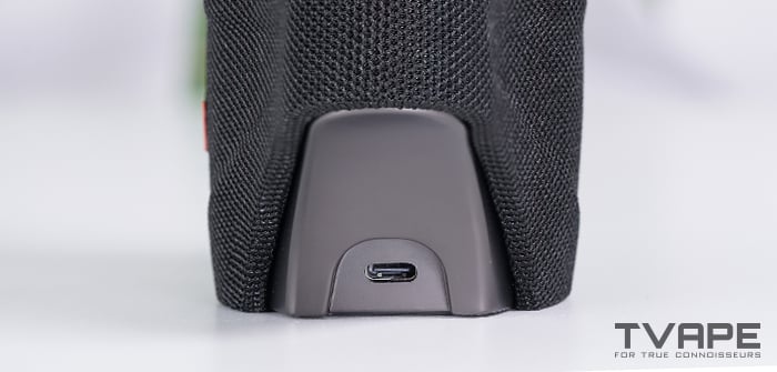 Gros plan du port USB-C de l’Utillian 8 Turbo.