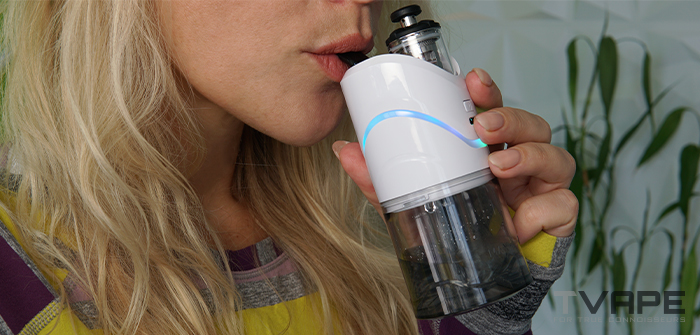 Yocan iCan E Rig in a mouth about to be used